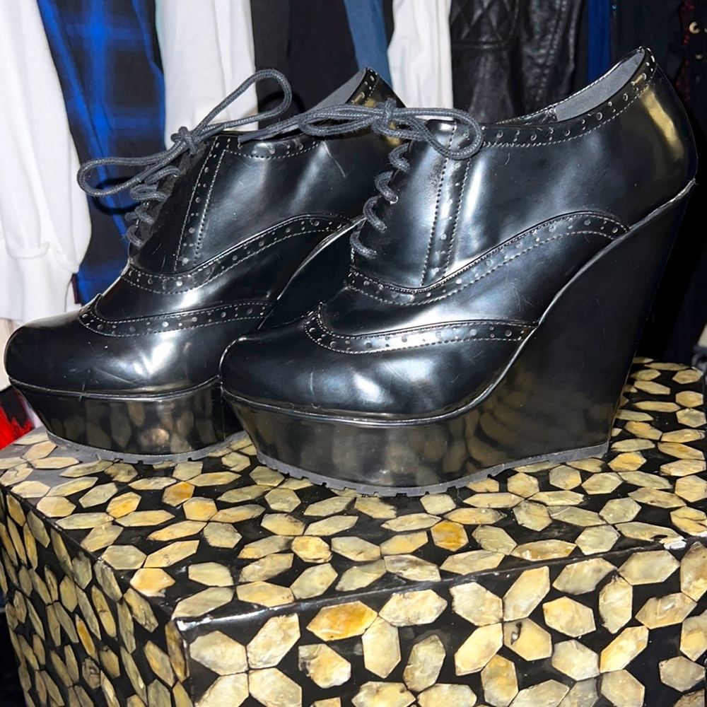 Black tuxedo wedge NEW NEVER WORN NO BOX